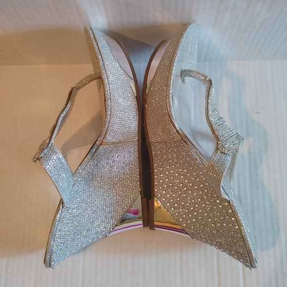 Celeste Rhinestone Jeweled Wedge Thong Sandals Size 8 - Picture 7 of 10